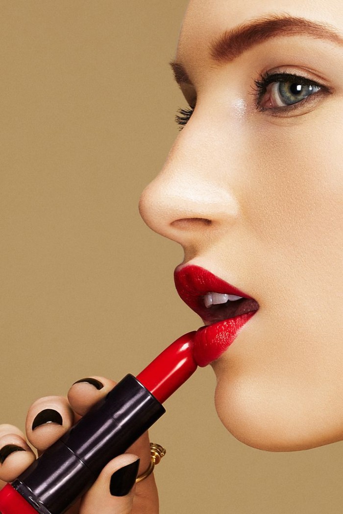 Bold Red Lipstick Tutorial Step by Step for Christmas (8)