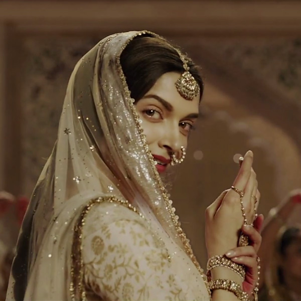 Deepika as Mastani in Anju Modi's Dresses Bajirao Mastani Collection (19)