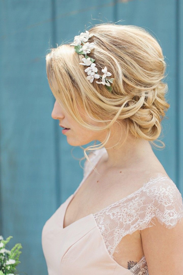 classic-wedding-hairstyles-with-floral-bridal-headbands