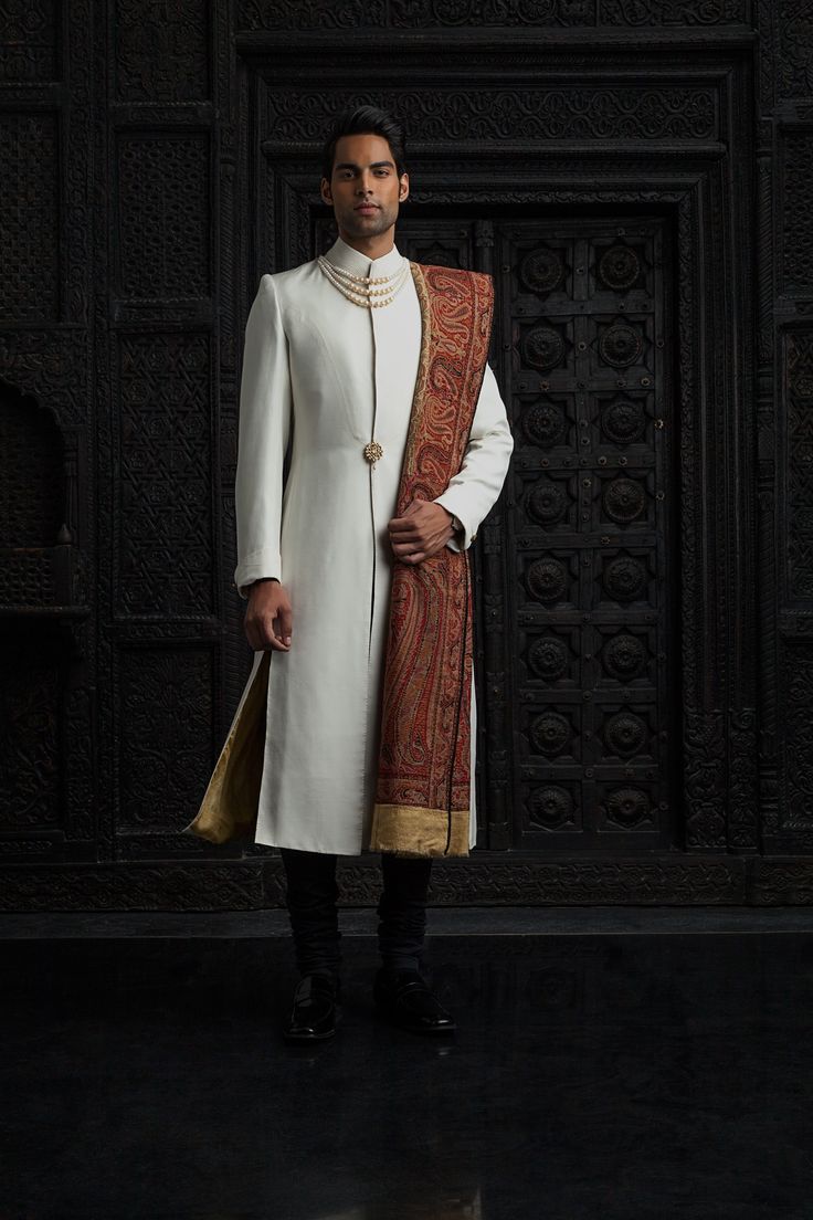 Tarun Tahiliani Top Indian Sherwani Designers Best Collection for Weddings and Parties (2)
