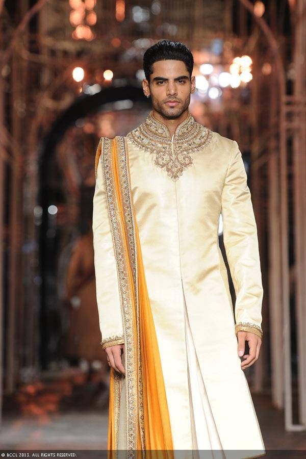 Tarun Tahiliani Top Indian Sherwani Designers Best Collection for Weddings and Parties (5)
