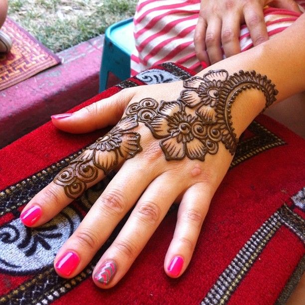 Latest Eid Mehndi Designs for Hands Feet Collection 2015-201 (9)