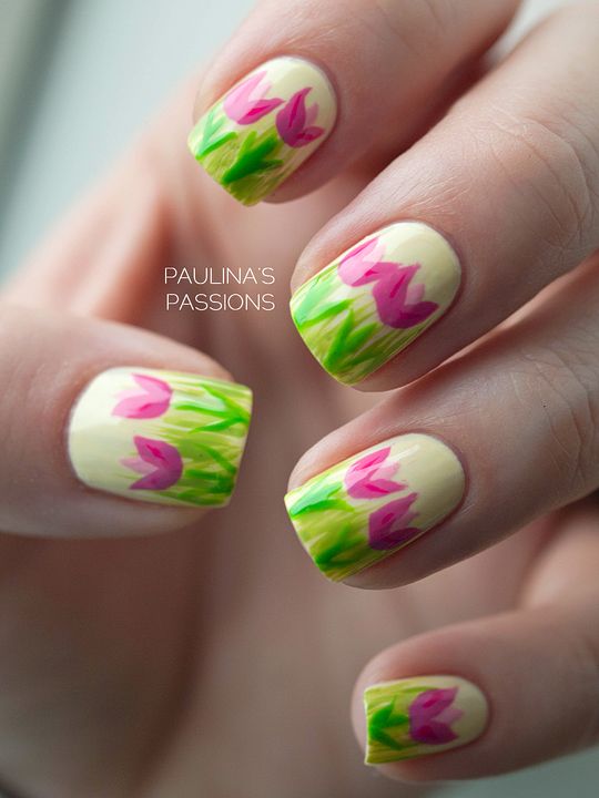 Floral Tulip Nail Arts for Christmas (4)