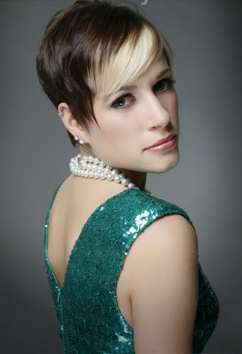 Sleek-Pixie-with-Highlights-Side