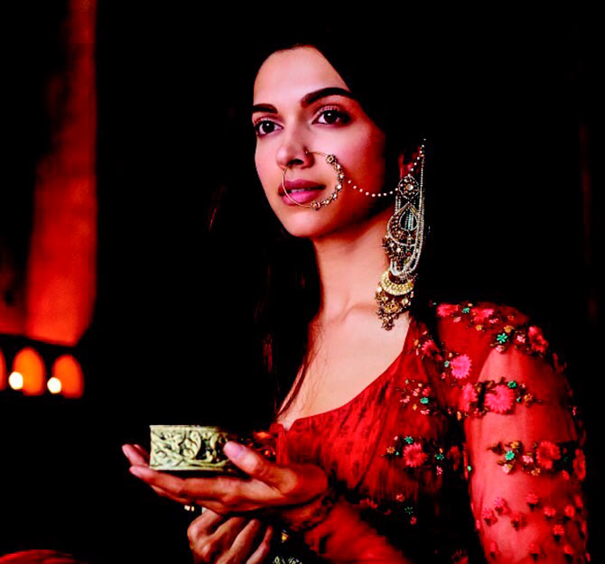 Deepika As Mastani Anju Modi S Dresses Bajirao Mastani Collection