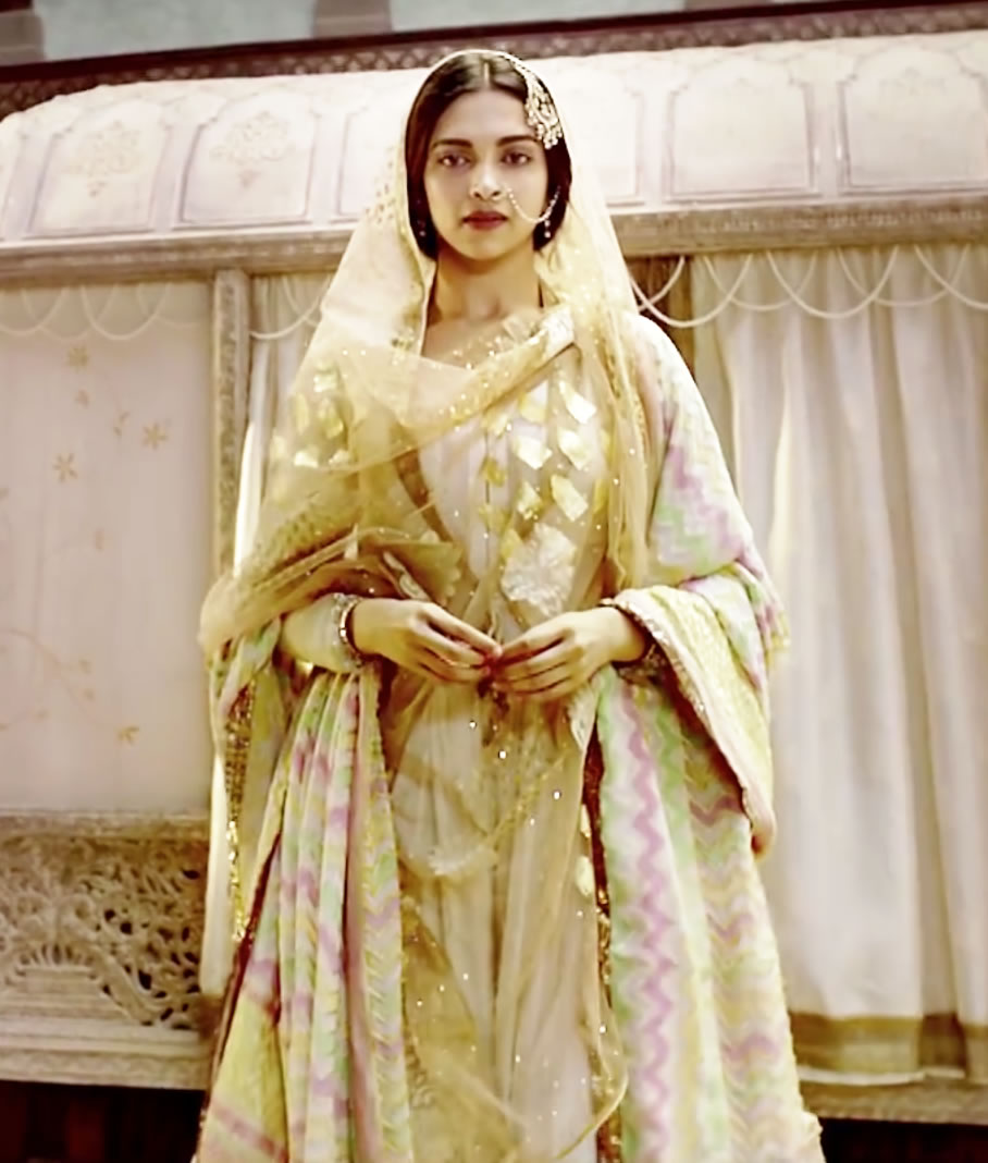 Deepika as Mastani- Anju Modi's Dresses Bajirao Mastani 