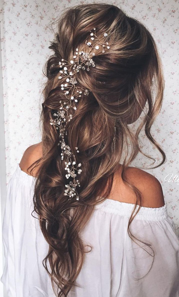 pulled-back-loose-waves-wedding-hairstyles-with-bridal-headpieces-for-long-hairs