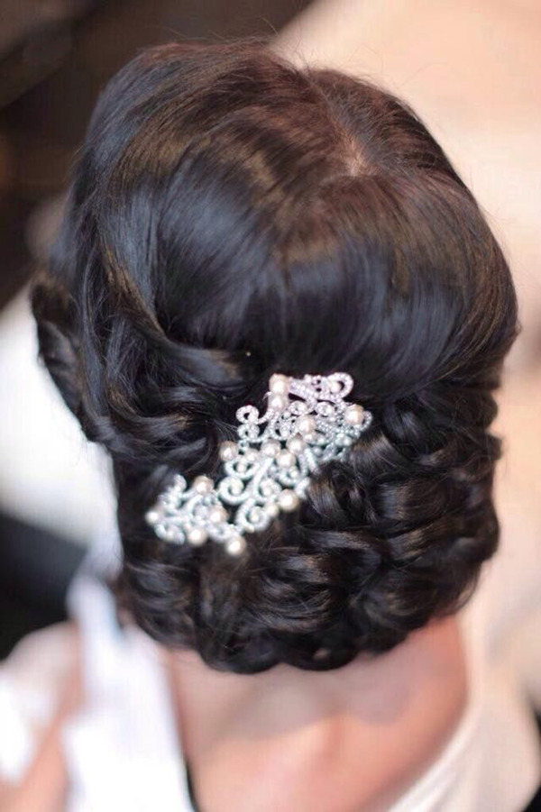 vintage-pearl-bridal-headpieces-in-black-updo-wedding-hairstyles