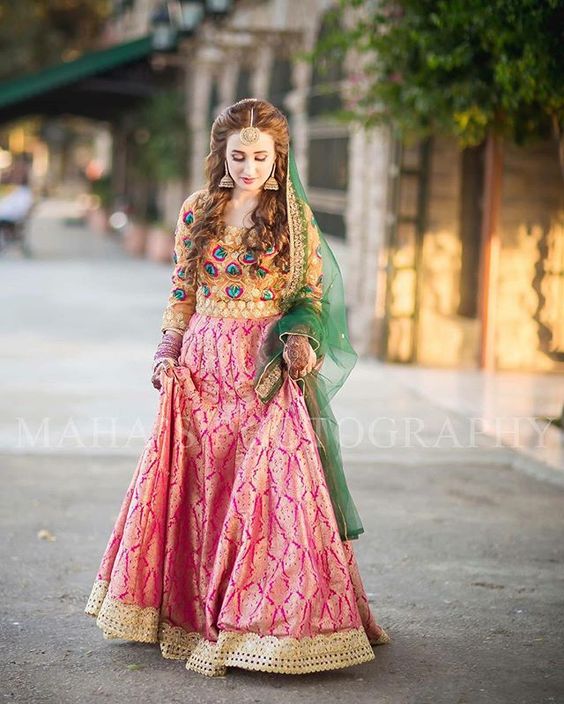 Best & Latest Bridal Mehndi Dresses Designs Collection 