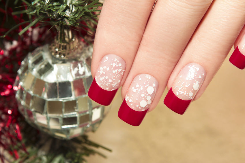 nail-taping-top-5-best-diy-nail-arts-for-christmas-holiday-season