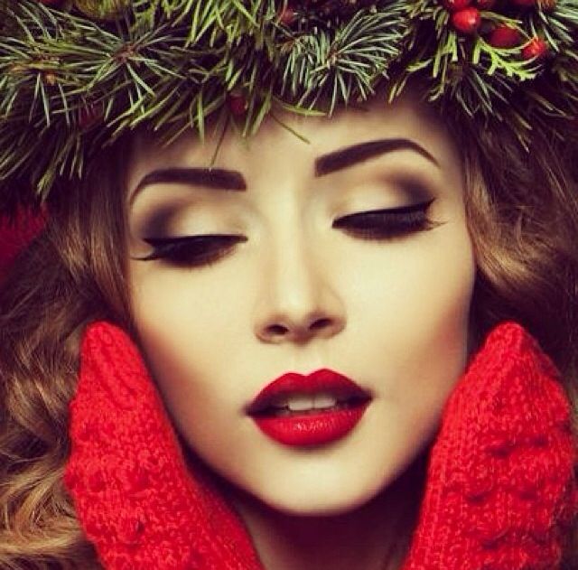 6 Best Christmas-Inspired Eye Makeup Looks This Festive 