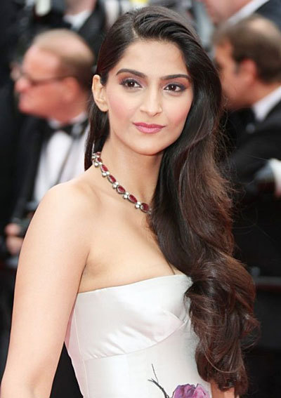 Sonam Kapoor- Top 10 Famous Indian Celebrity Hairstyle Inspirations (1)